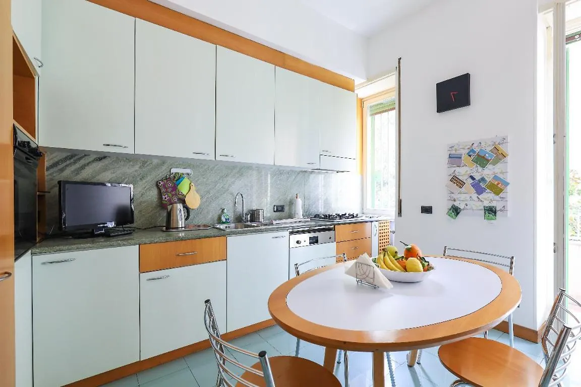 Grande Appartamento In Zona Navigli Mediolan Włochy