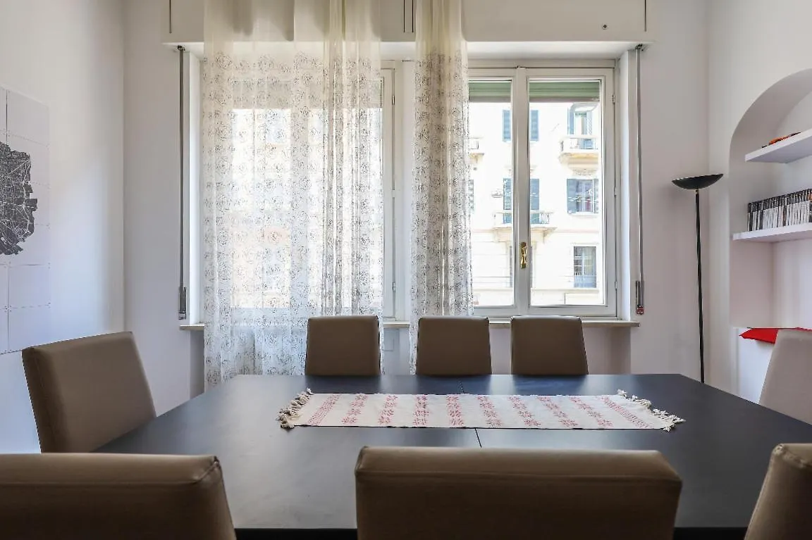 Grande Appartamento In Zona Navigli Mediolan 0*,  Włochy
